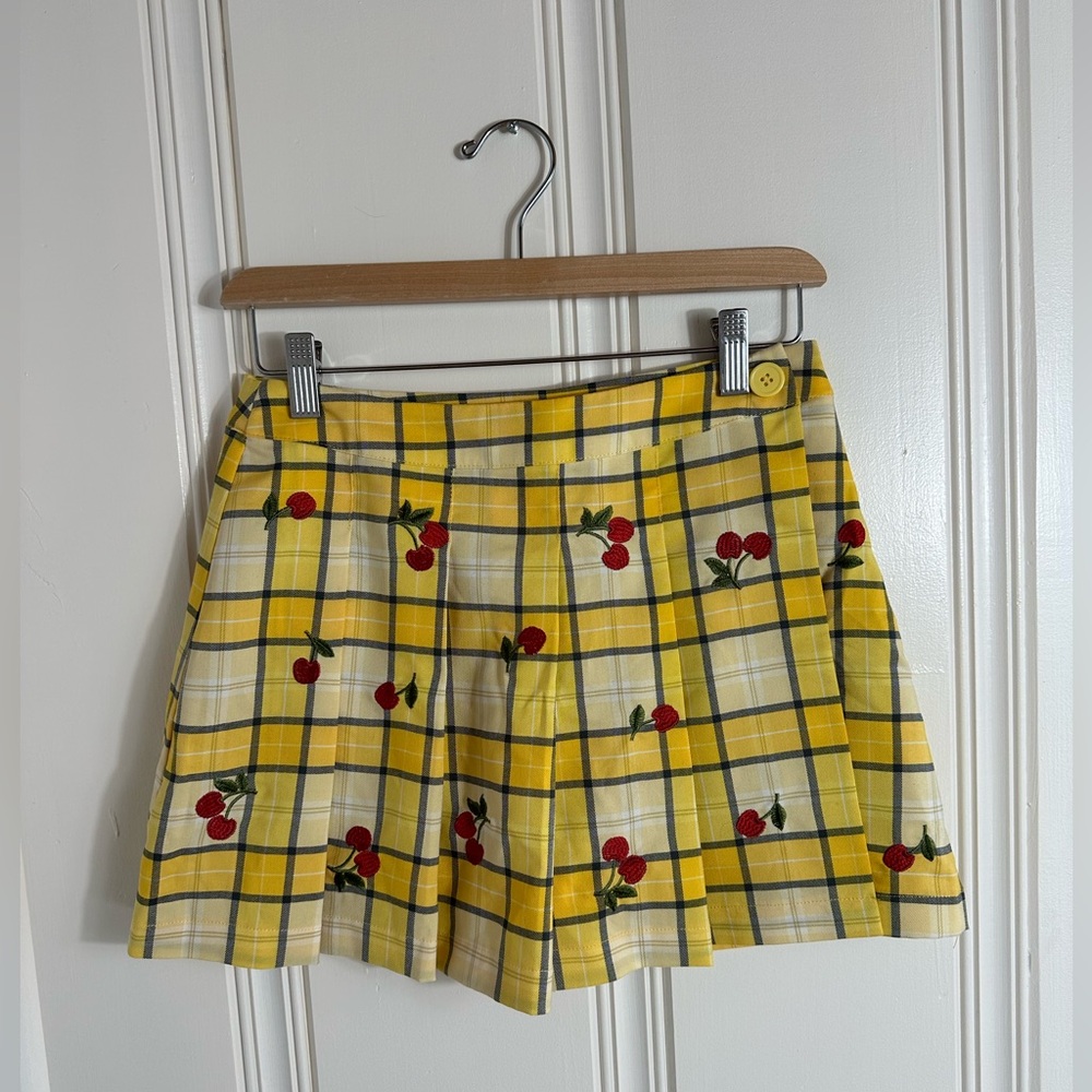 Forever 21 Mini Skirt Short Plaid Cherry Pleated Side Zip. Size Small